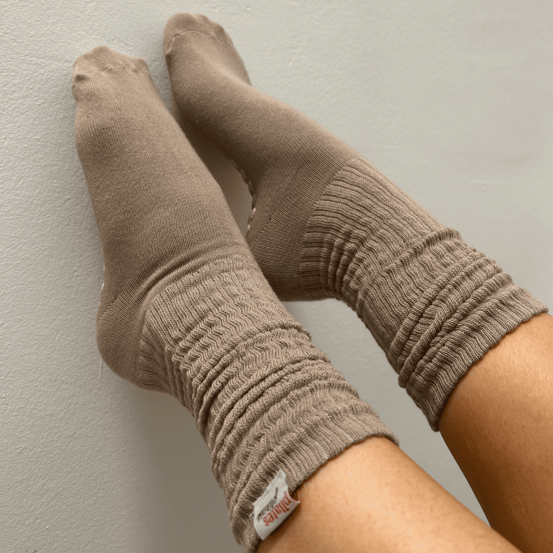 Mocha Slouchy Scrunchy Grip Socks